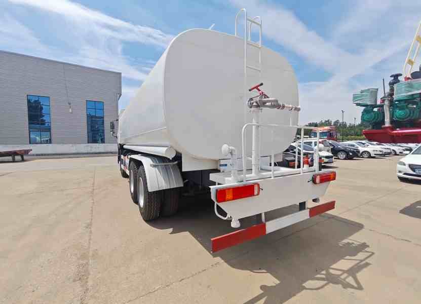 HOWO 6×4 Sprinkler Truck suppliers